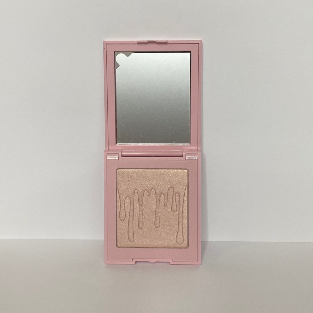 Kylie Cosmetics x Khloe Kardashian True Mama Highlighter